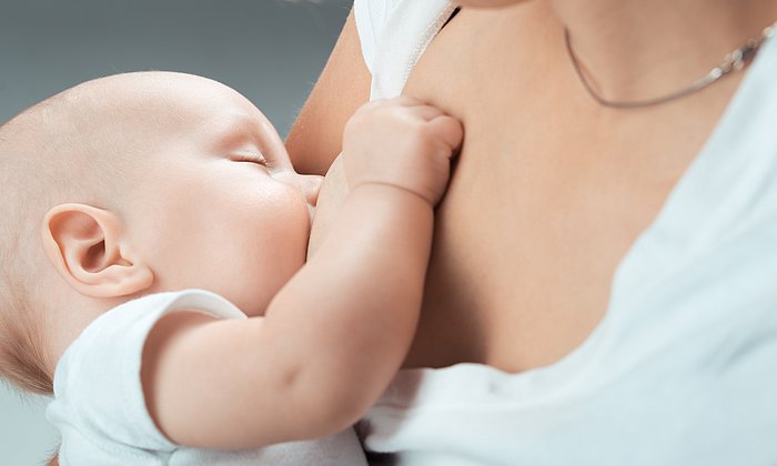 A Mother breastfeeding. (photo: Dmytro Vietrov / Fotolia)