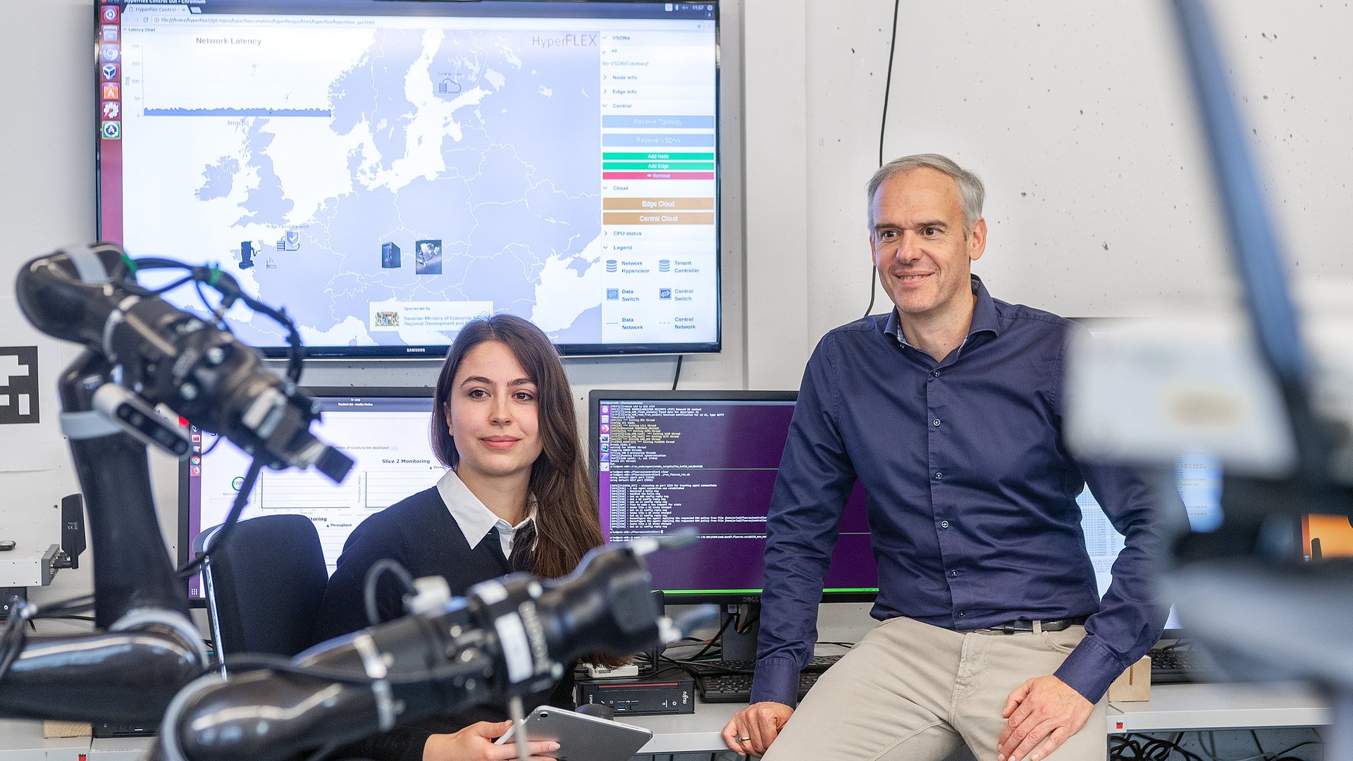 Prof. Dr. Wolfgang Kellerer in a laboratory in which the research group is investigating innovative processes for the mobile communication of the future for industrial robotics applications.