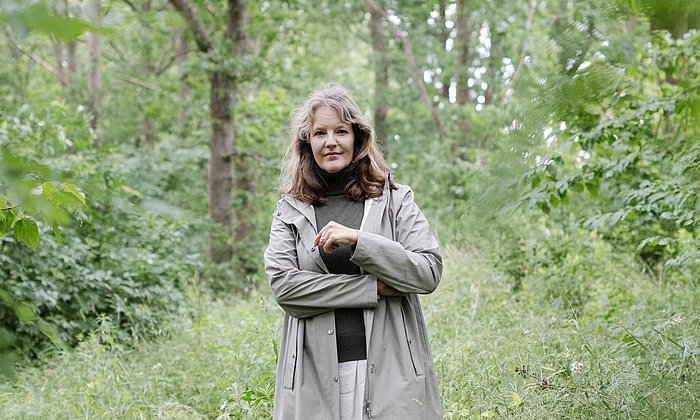 Christine Nellemann, Dekanin für Nachhaltigkeit an Dänemarks Technischer Universität, fotografiert in einem Waldstück