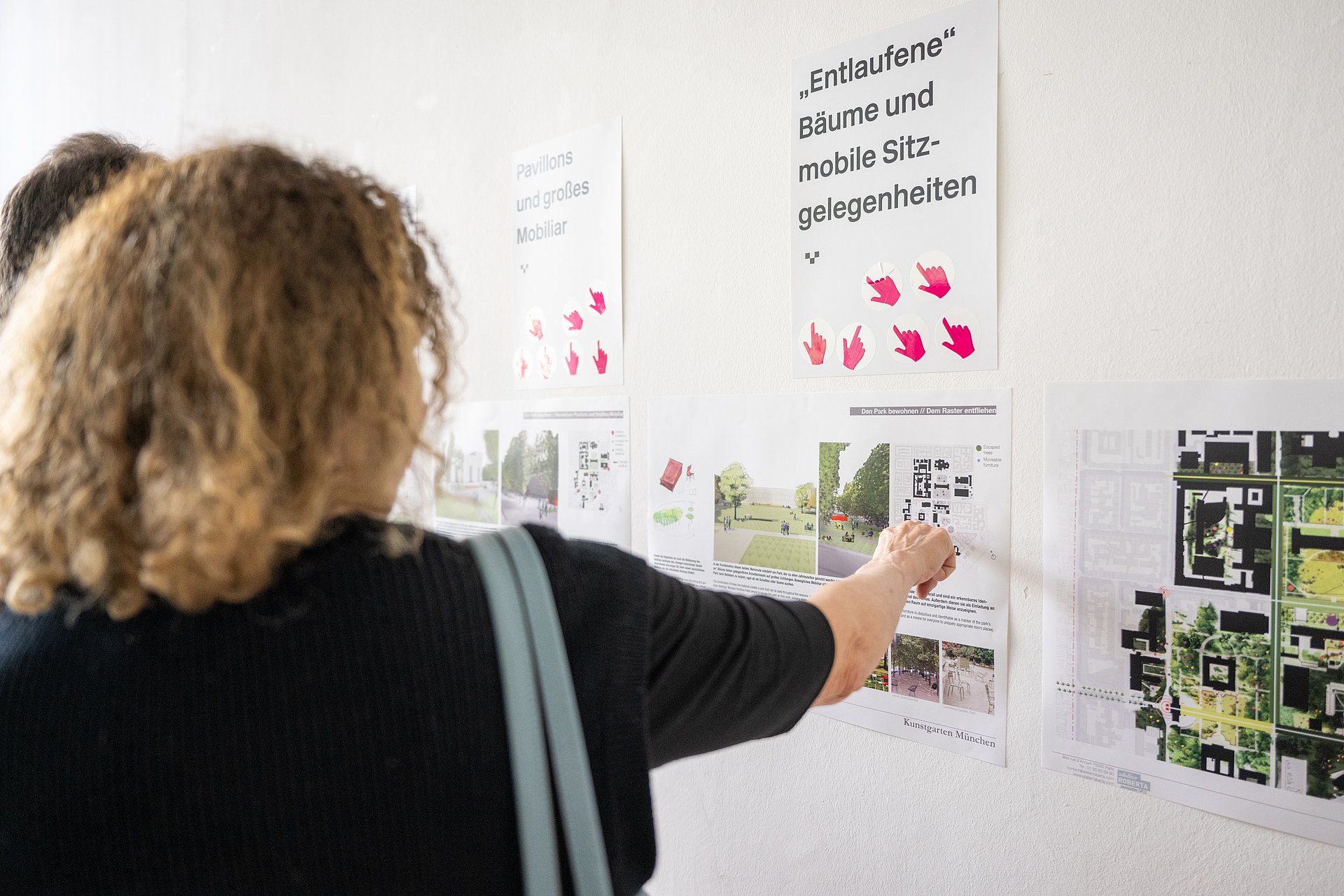Am 23.7.2023 wurde in der Immatrikulationshalle der TUM an der Münchner Archisstraße die Ausstellung zum Gestaltungswettbewerb "Open Kunstareal" eröffnet-