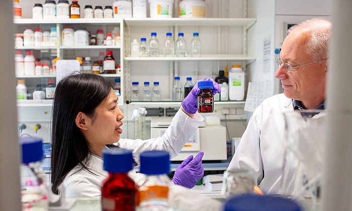 Prof. Bernhard Küster and a member of staff in the lab