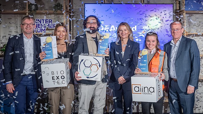 Die Gewinnerinnen und Gewinner des TUM IDEAward bei der Preisverleihung.