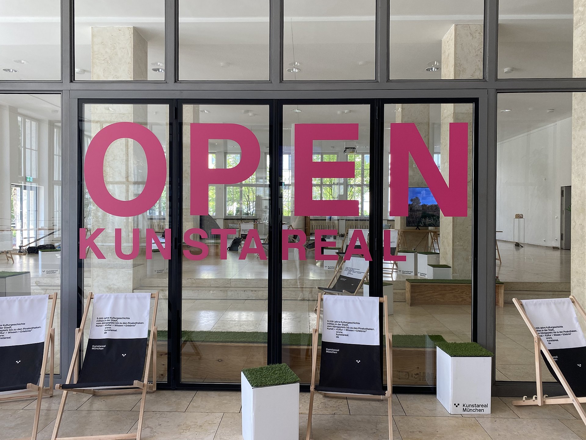 "Open Kunstareal" exhibition in TUM's matriculation hall
