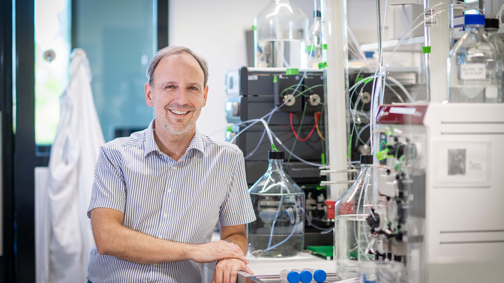Ein Team um Prof. Oliver Lieleg forscht an Mucinen - Schleimmolekülen - für medizinische Materialien und Anwendungen.