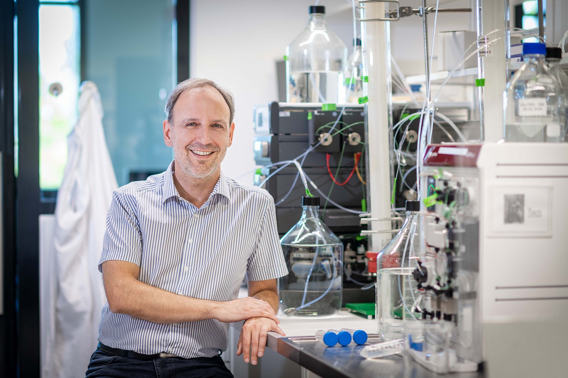 Oliver Lieleg, Professor of Biopolymer Materials at TUM, and his team develop mucin-based materials for medical applications.
