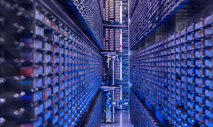 Image of the interior of the Leibniz Supercomputing Centre of the Bavarian Academy of Sciences and Humanities