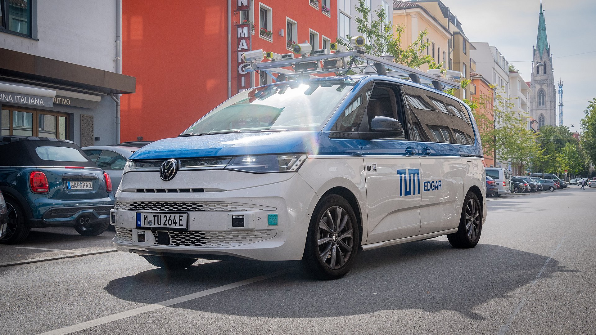 Wiesen Shuttle drives through a Munich street