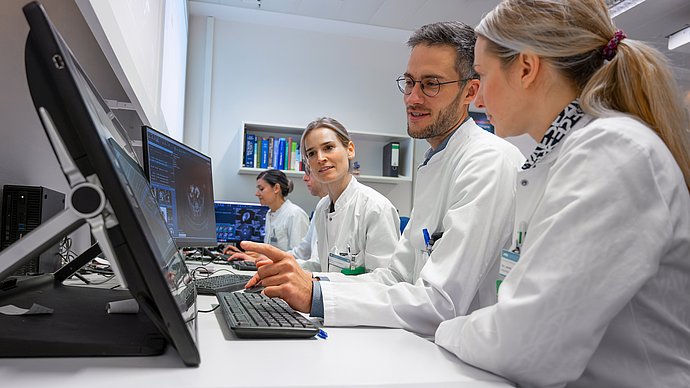 Dr Jan Peeken and his team at the Clinic for Radio Oncology and Radiotherapy Dr Jan Peeken and his team at the Clinic for Radio Oncology and Radiotherapy