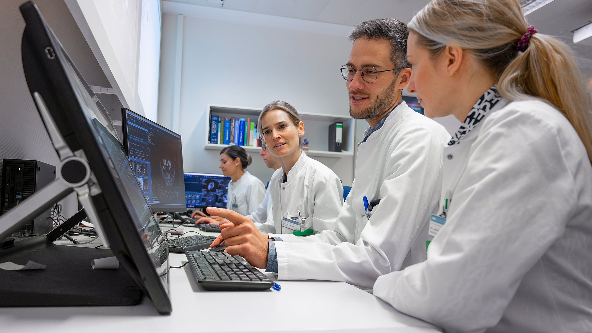 Dr Jan Peeken and his team at the Clinic for Radio Oncology and Radiotherapy Dr Jan Peeken and his team at the Clinic for Radio Oncology and Radiotherapy