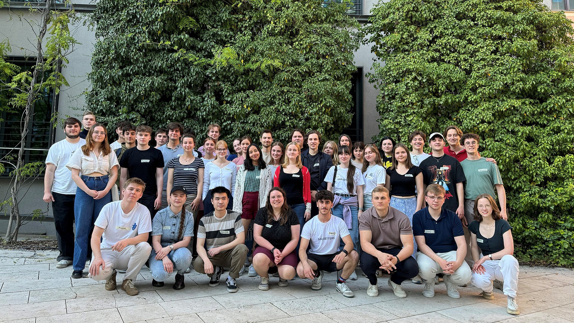 „Gute Bildung kann ein ganzes Leben verändern“ Gruppenfoto des Student Clubs Sailsetters